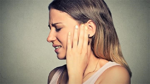 中耳炎会导致耳朵聋吗 中耳炎不治疗的后果